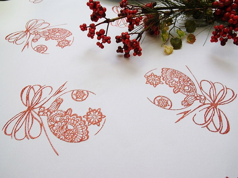 Obrus świąteczny BOMBKI